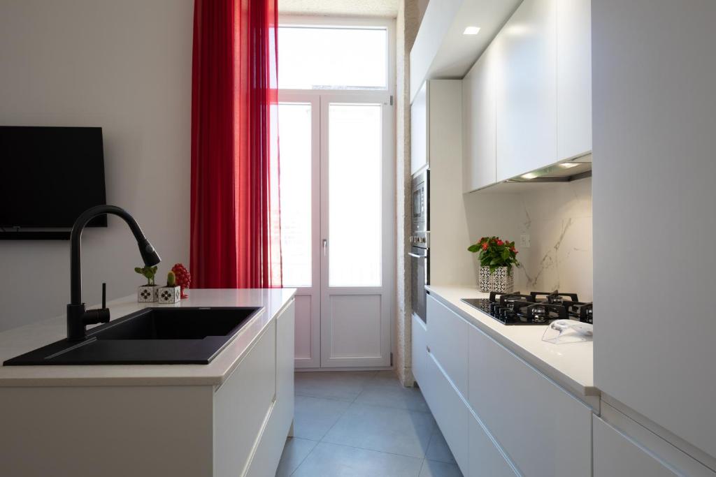 Kuchyňa alebo kuchynka v ubytovaní Ortigia Fab Apartment