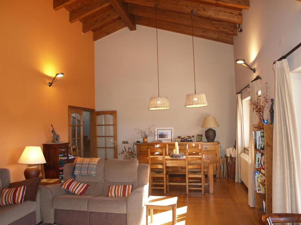 Posezení v ubytování Casa para familias en Prullans