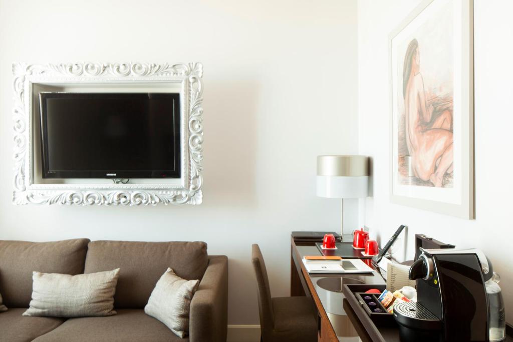 TV a/nebo společenská místnost v ubytování Hotel Milano Scala