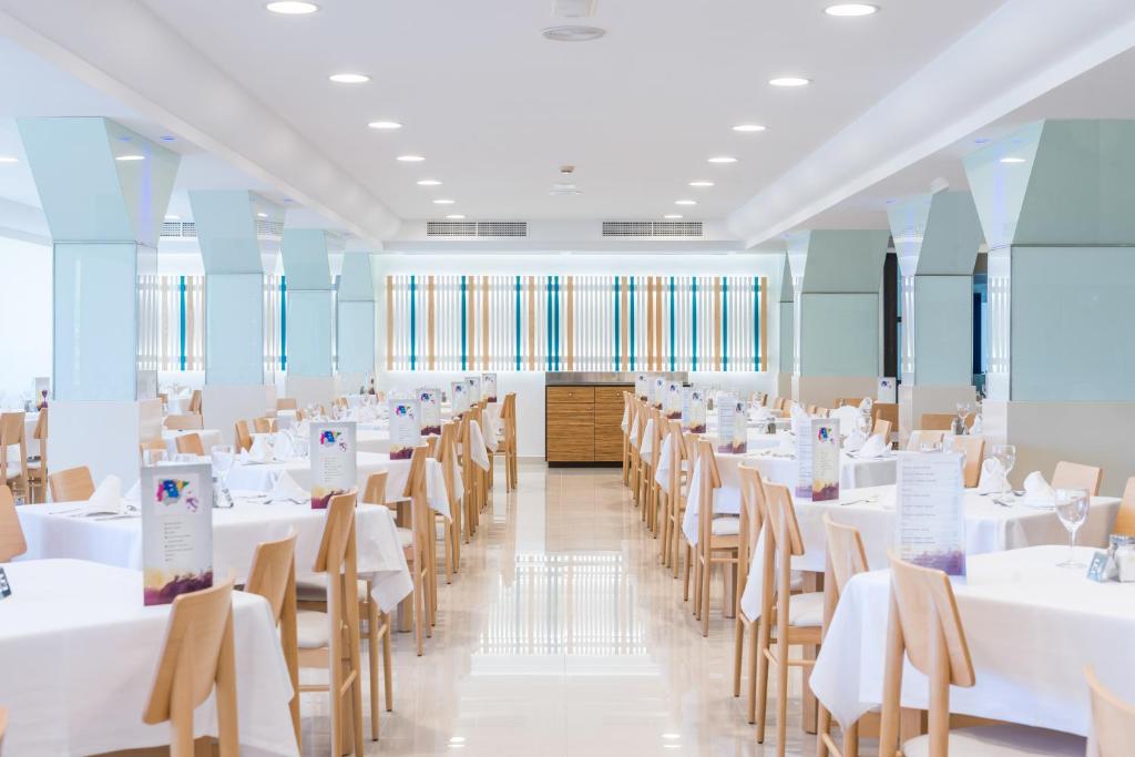Reštaurácia alebo iné gastronomické zariadenie v ubytovaní Hotel Vista Park