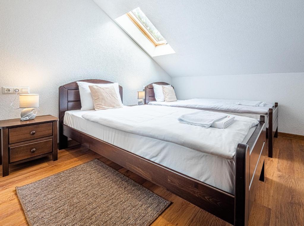 Postel nebo postele na pokoji v ubytování Apartmani Zeder Plitvička jezera