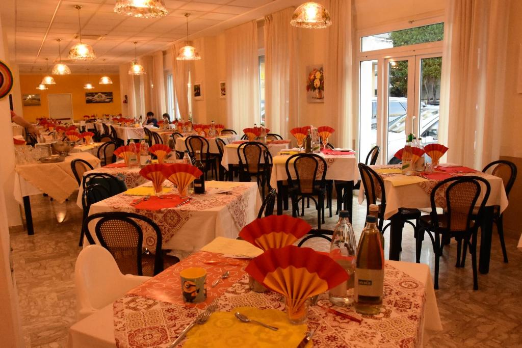 A restaurant or other place to eat at Hotel Romagna