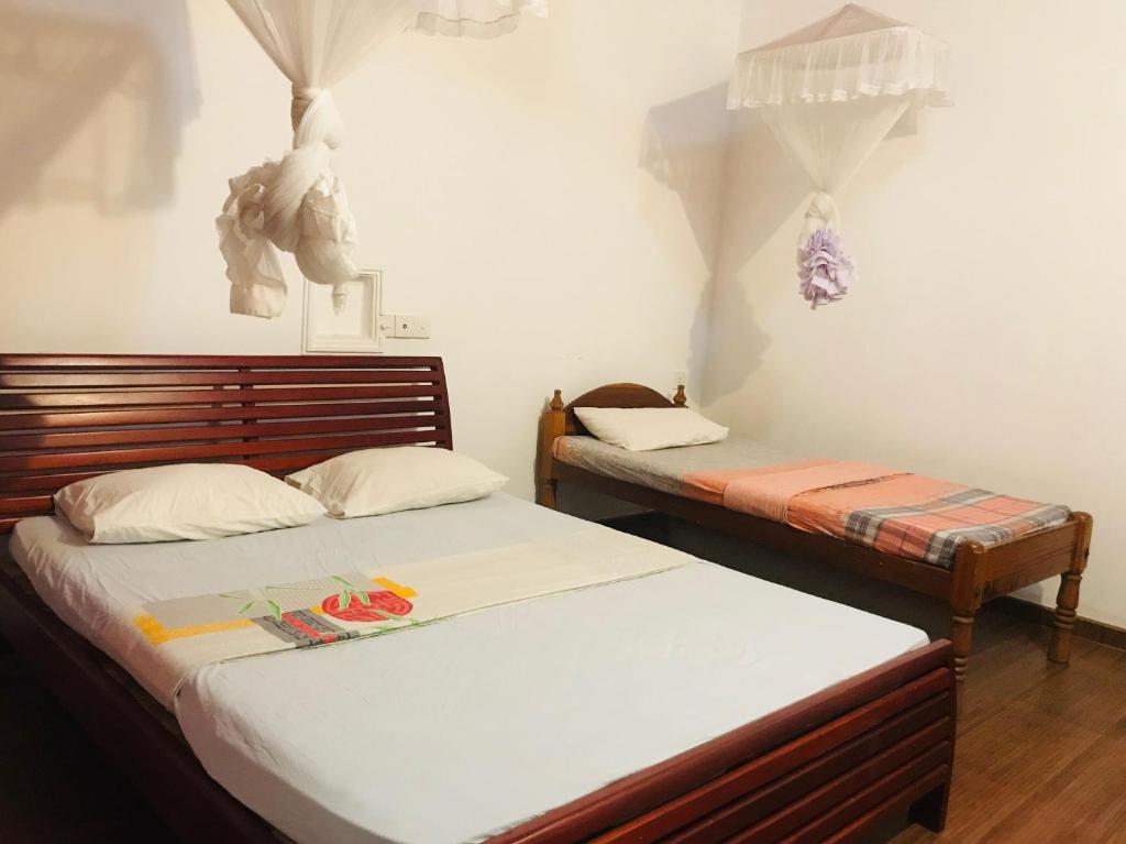 Postel nebo postele na pokoji v ubytování Rupa's Hotel