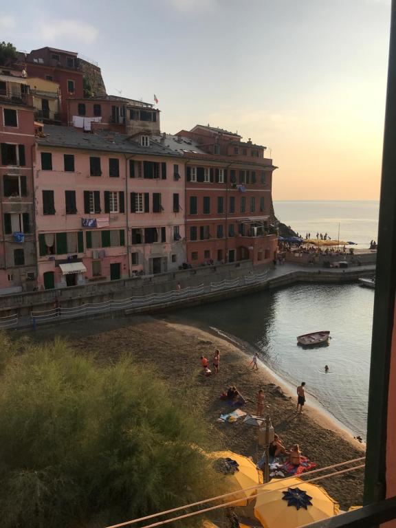 a group of people on a beach near the water at Candidina 2 in Vernazza