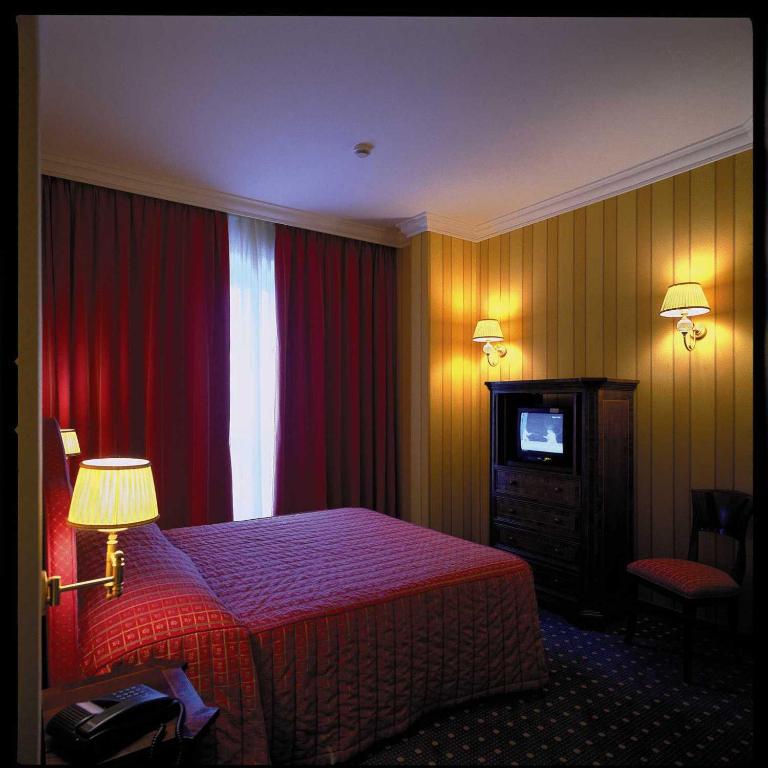 Postel nebo postele na pokoji v ubytování Hotel Federico II