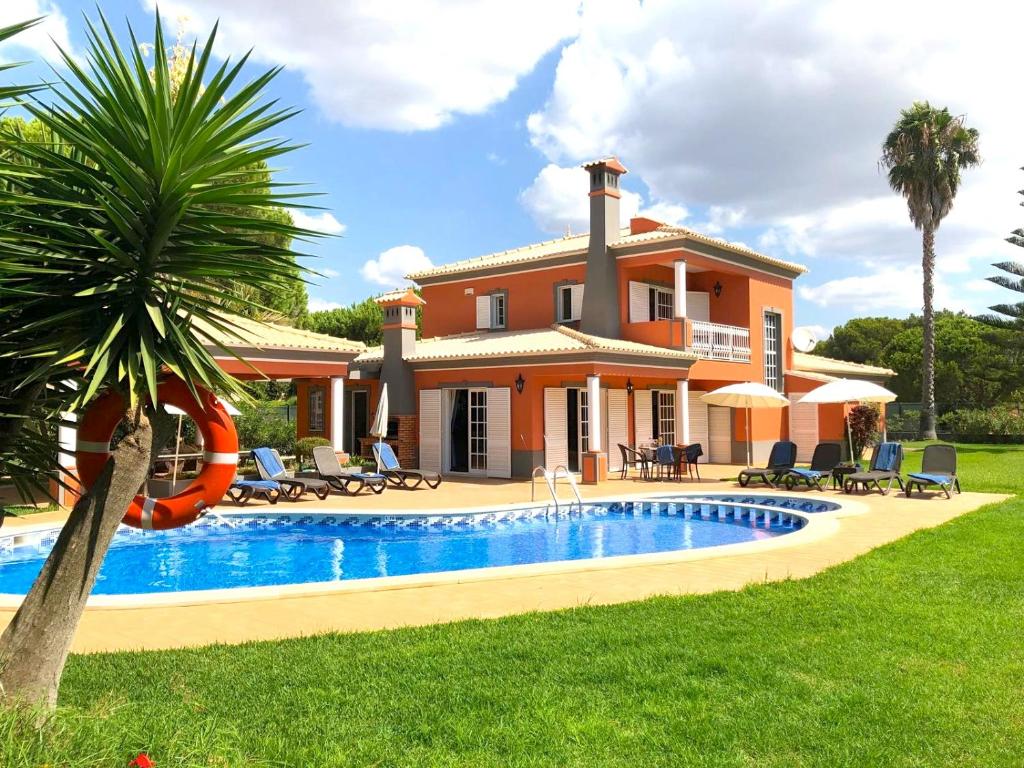 5 Bedroom Private Villa Tenazinha III, pool, garden, BBQ