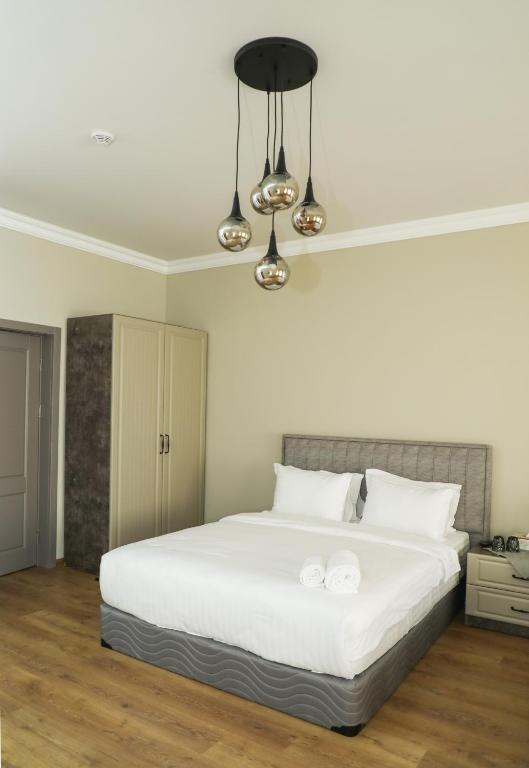 Postel nebo postele na pokoji v ubytování Teryan Pushkin Apart Hotel