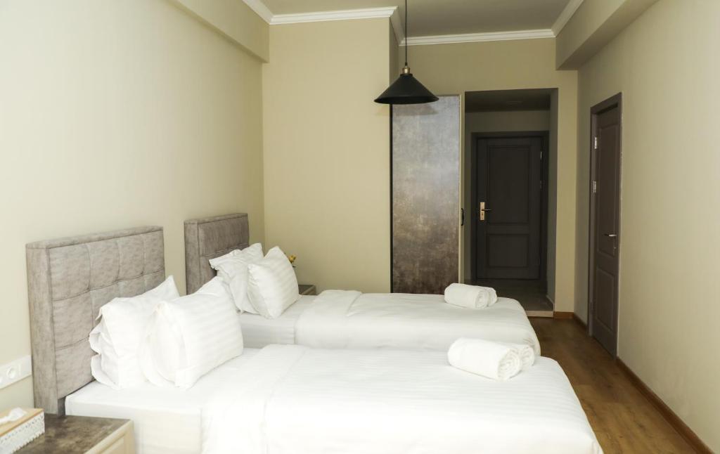 Postel nebo postele na pokoji v ubytování Teryan Pushkin Apart Hotel