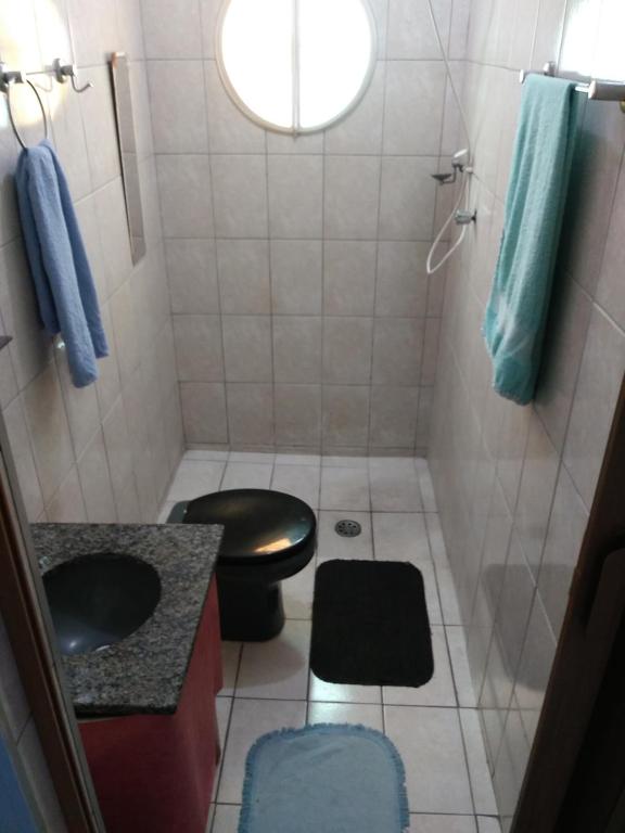 Koupelna v ubytování Quarto individual Zona Leste Penha