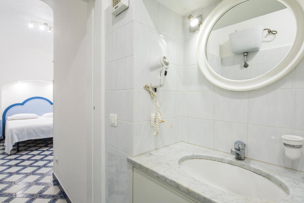 Villa Elisa Holiday Home - 9