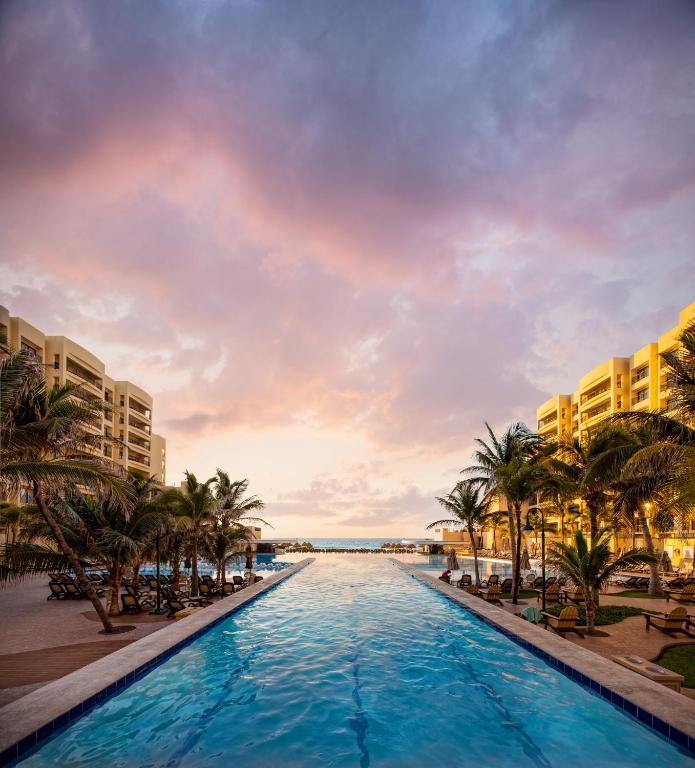 Bazén v ubytování The Royal Sands Resort & Spa nebo v jeho okolí