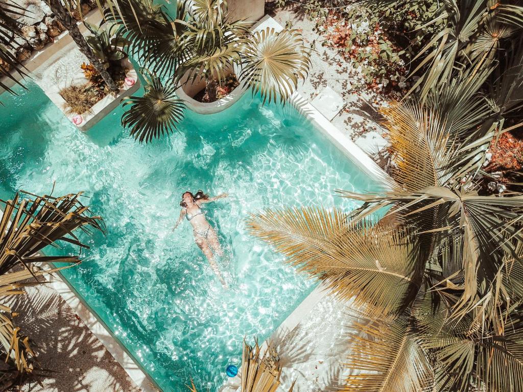 Bazén v ubytování Hotel Buenavista Bacalar Jungle Experience nebo v jeho okolí