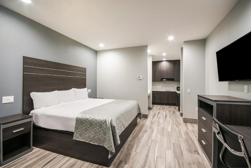Americas Best Value Inn & Suites Northeast Houston Downtown I-610 - Suite Con Cama King Accesible Y Zona De Cocina
