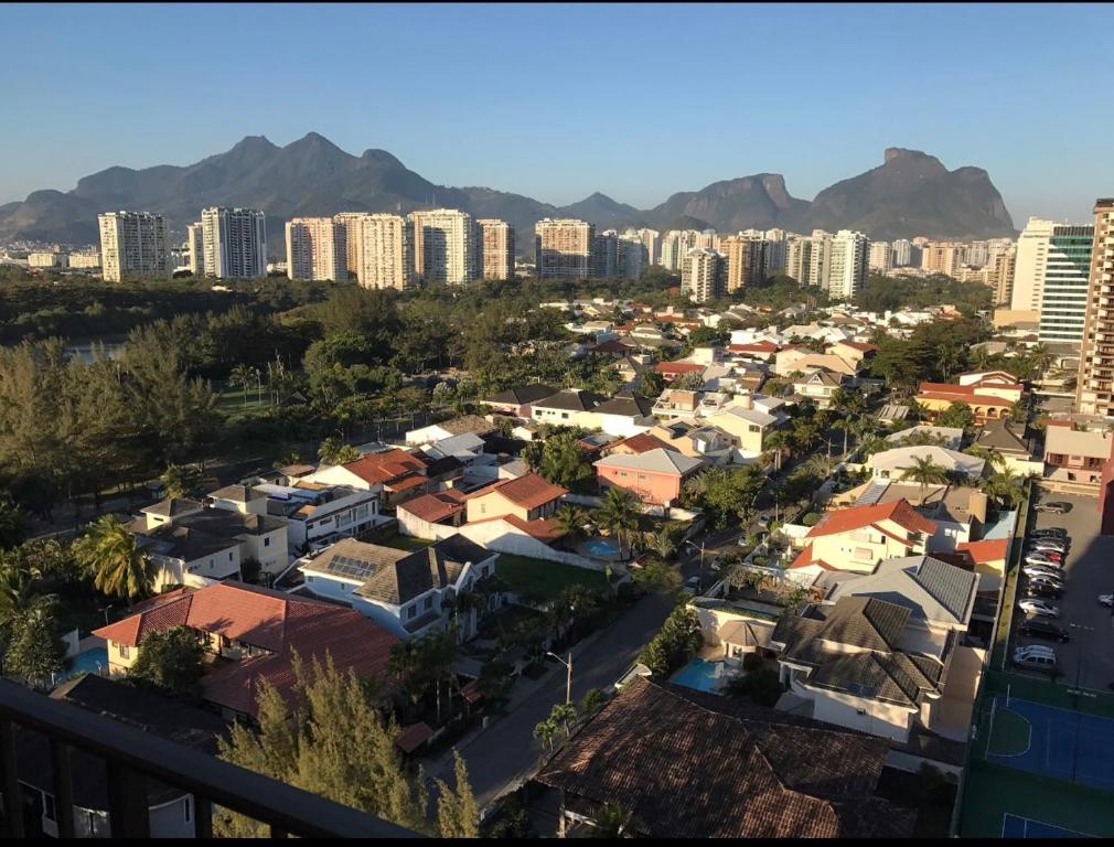  Flat com 65 metros; sala; duas suítes; cozinha Recém-reformado
