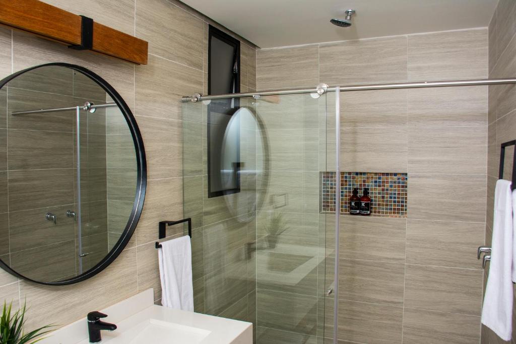 Koupelna v ubytování Kapital Suites
