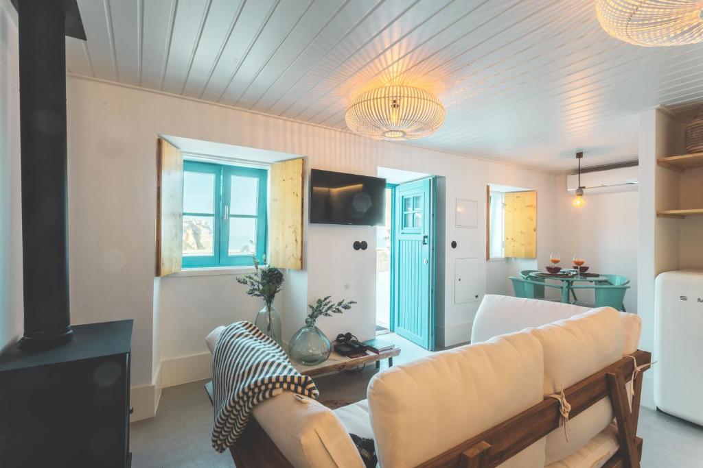 Azenhas do Mar West Coast Design and Surf Villas - 4