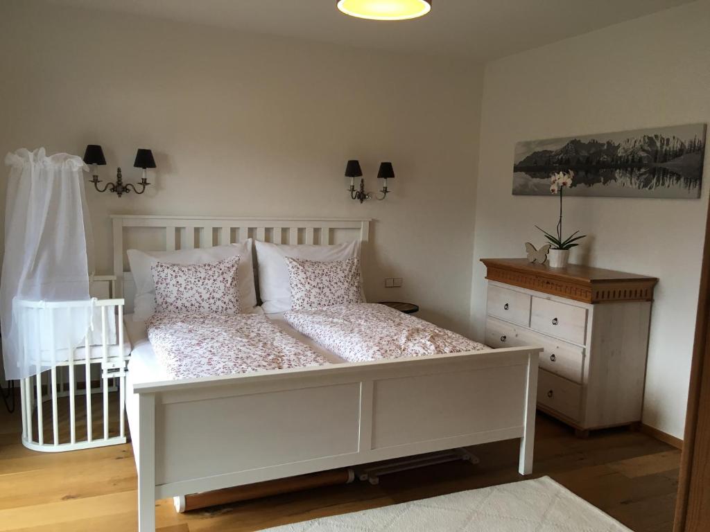Postel nebo postele na pokoji v ubytování Apartment Hahnenkammblick