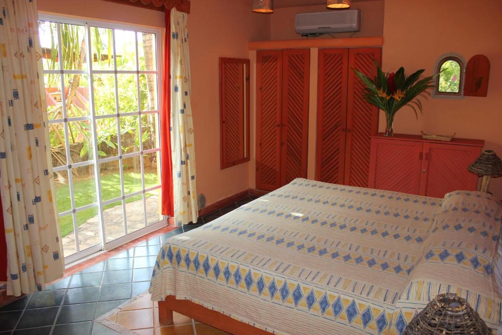 Una cama o camas en una habitación de Hotel - Residencial Madrugada