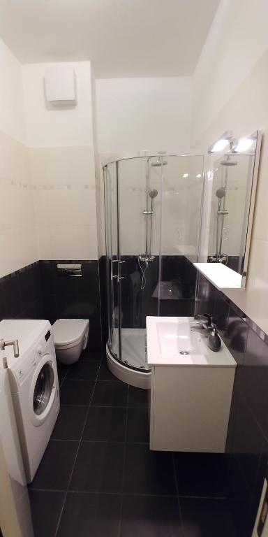Kúpeľňa v ubytovaní AstraMaris Znjan - Deluxe beach suite with hot tub