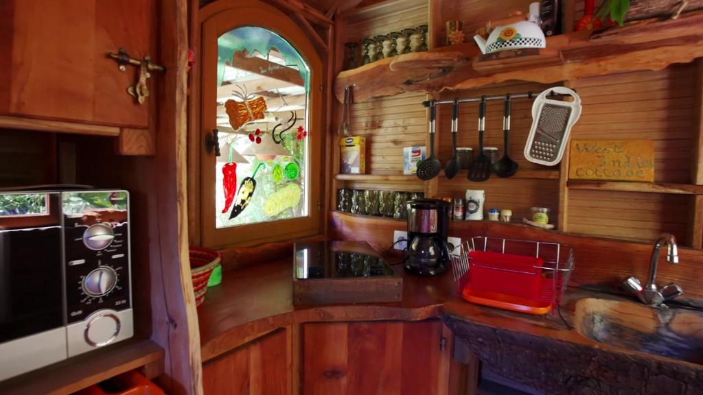 Kuchyň nebo kuchyňský kout v ubytování West Indies Cottage