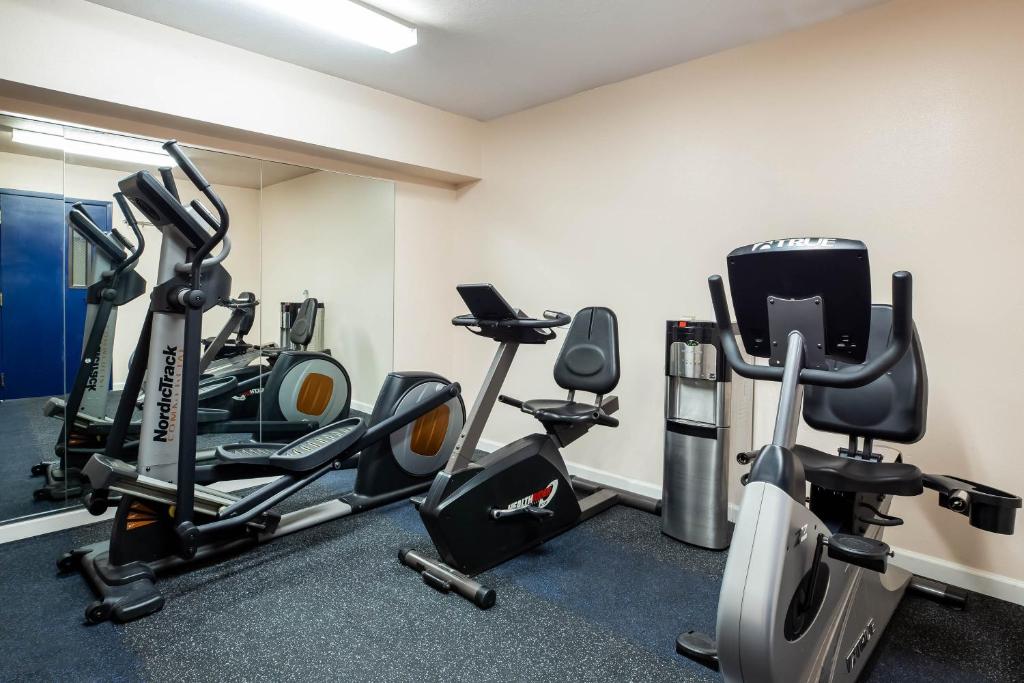 Fitness centrum a/nebo fitness zařízení v ubytování Baymont by Wyndham Tri-Cities/Kennewick WA