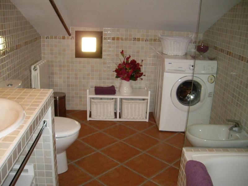 A bathroom at Refugio La Covatilla I,II,III y IV