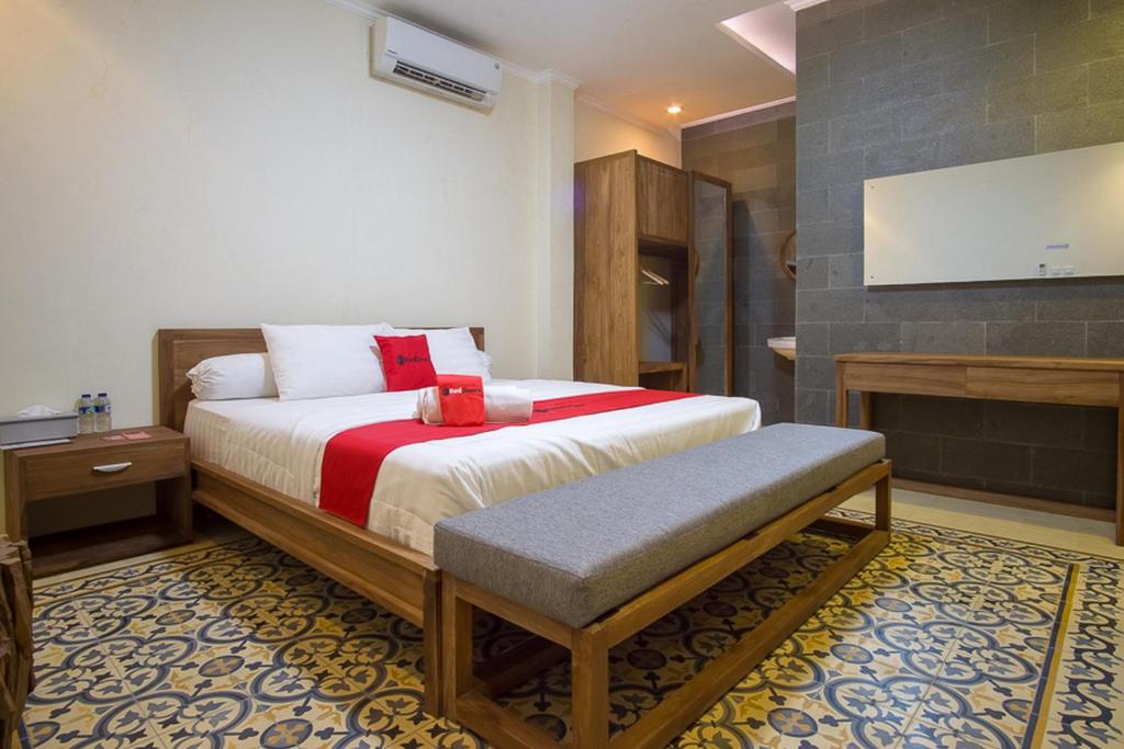 a bedroom with a bed and a tv on the wall at RedDoorz @ Letjend S. Parman Pacitan in Pacitan