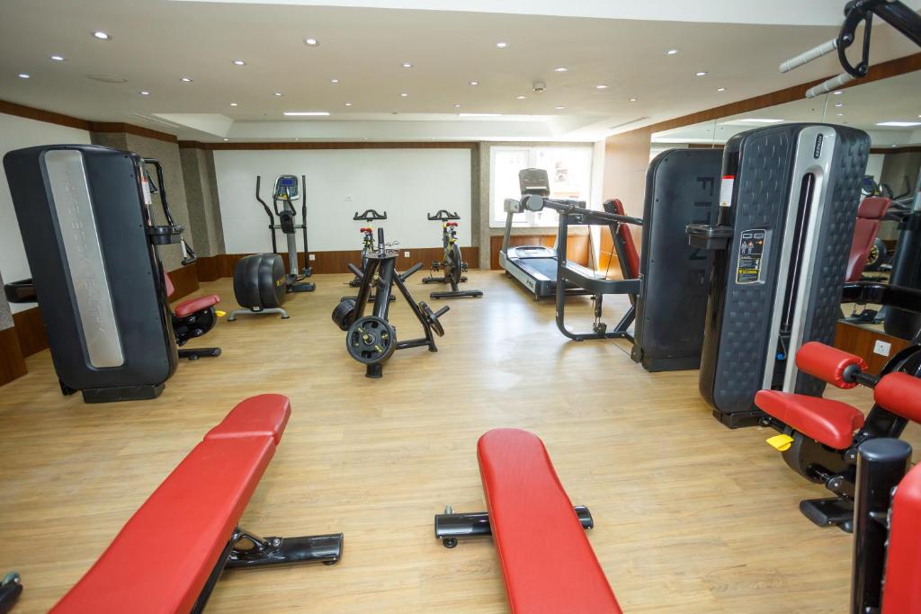 Fitness centrum a/nebo fitness zařízení v ubytování Hotel Crowne Imperial