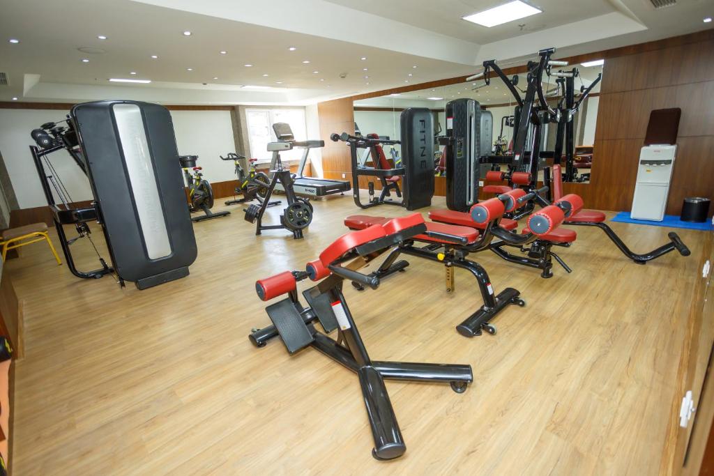 Fitness centrum a/nebo fitness zařízení v ubytování Hotel Crowne Imperial
