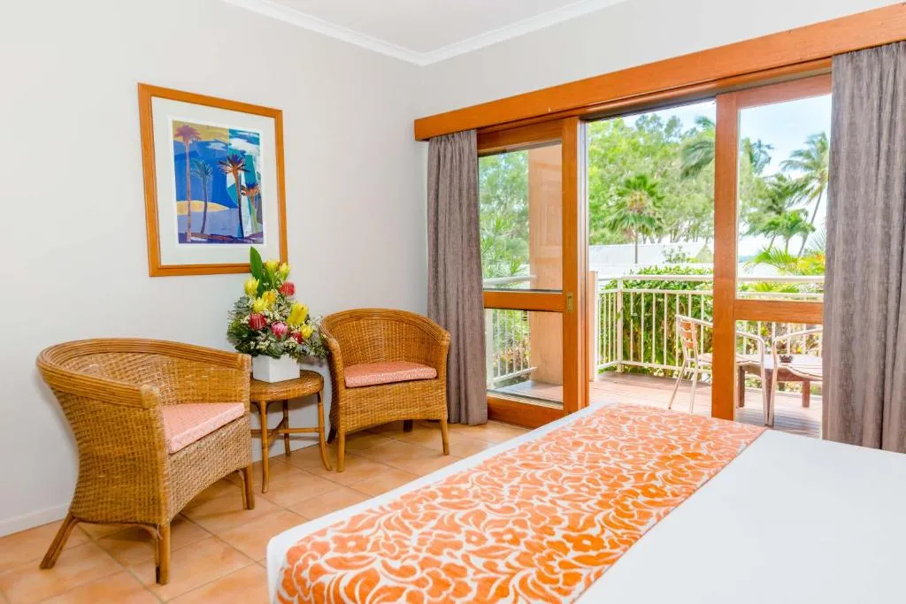 Standard Queen Room with Garden View