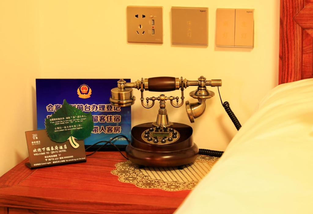 Postel nebo postele na pokoji v ubytování Qinfu Hotel Beijing Nanluogu Lane Houhai