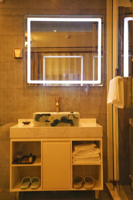 Koupelna v ubytování Qinfu Hotel Beijing Nanluogu Lane Houhai