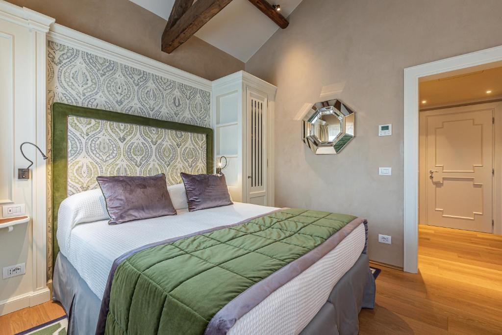 Łóżko lub łóżka w pokoju w obiekcie La Dimora di San Maurizio 4 Terrace - Dimora Italia -