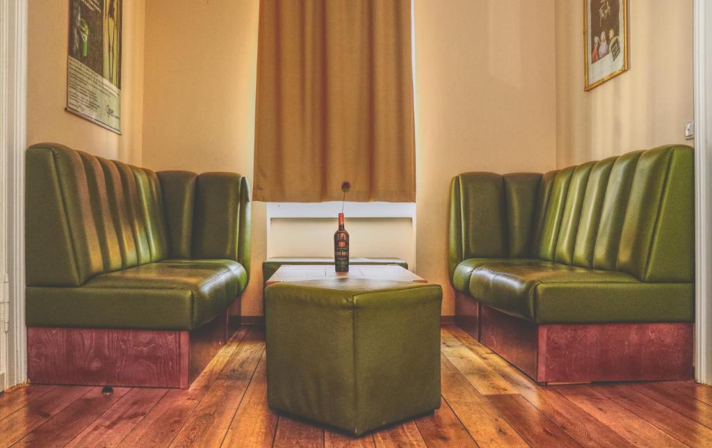 Posezení v ubytování OPERA Hostel