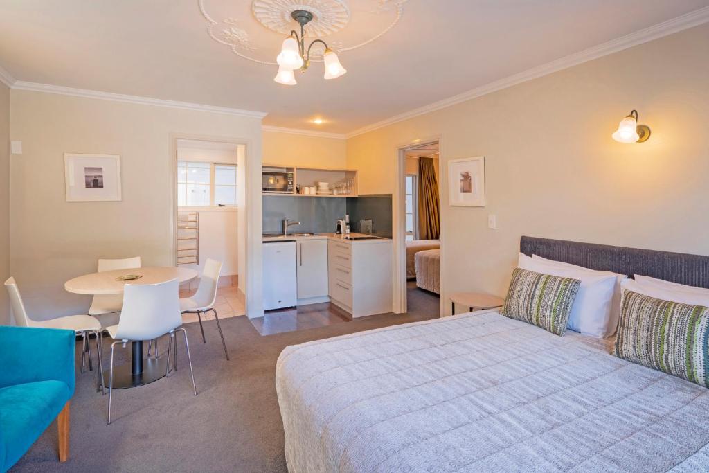 Kuchyň nebo kuchyňský kout v ubytování Silver Fern Rotorua Suites & Spa