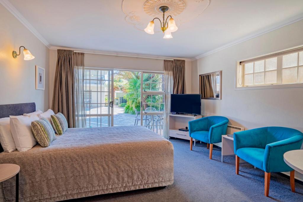 TV a/nebo společenská místnost v ubytování Silver Fern Rotorua Suites & Spa