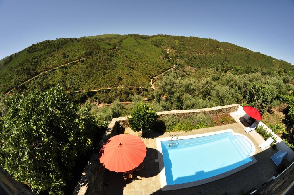 Uma vista geral da montanha ou uma vista da montanha a partir da casa de hspedes