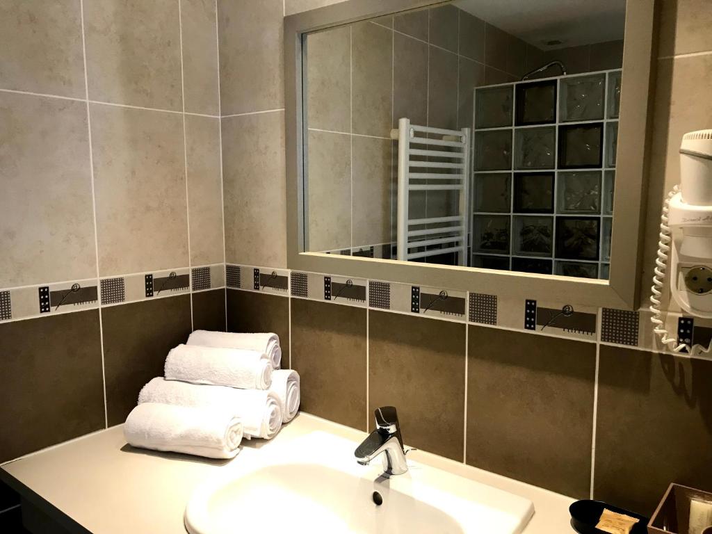 HOSTELLERIE DES BICHONNIERES - Deluxe Double Room
