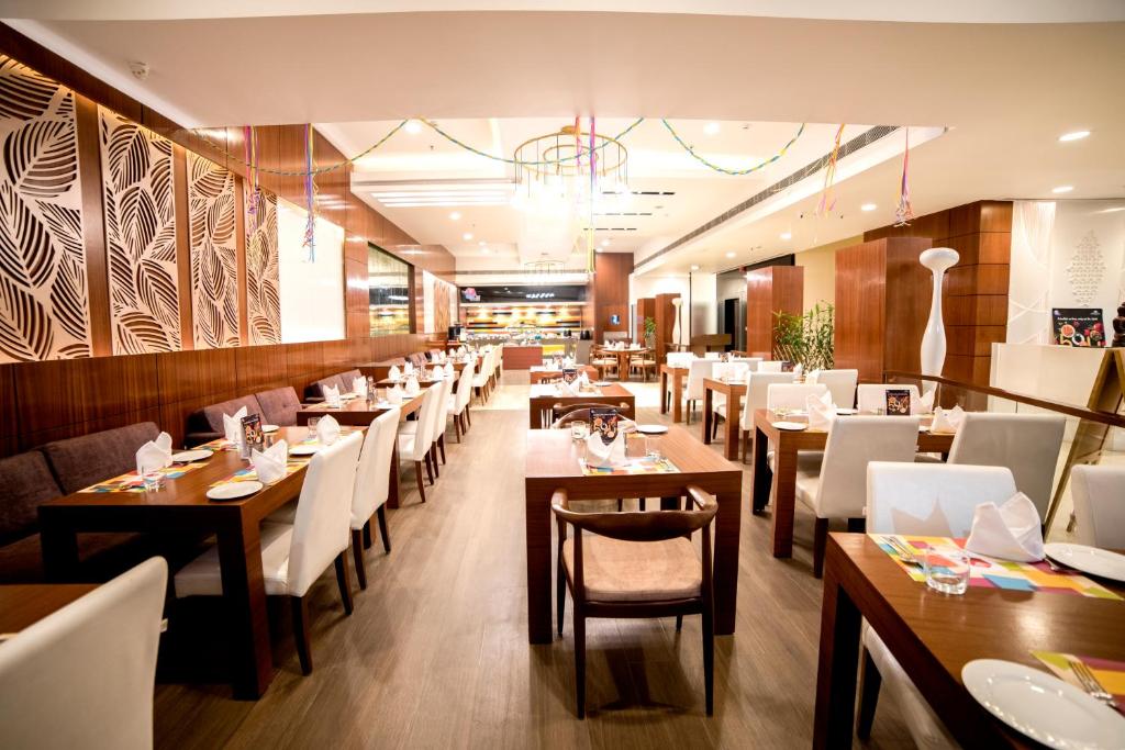 Restaurace v ubytování Nemesia City Center - Gurugram, Sector 29