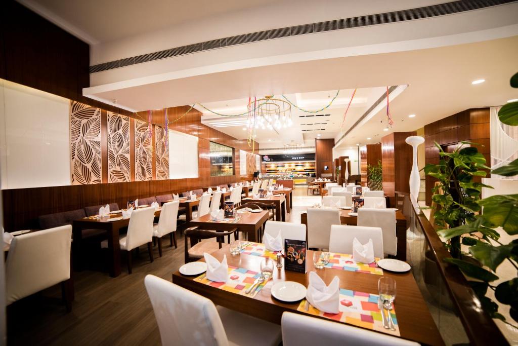 Restaurace v ubytování Nemesia City Center - Gurugram, Sector 29