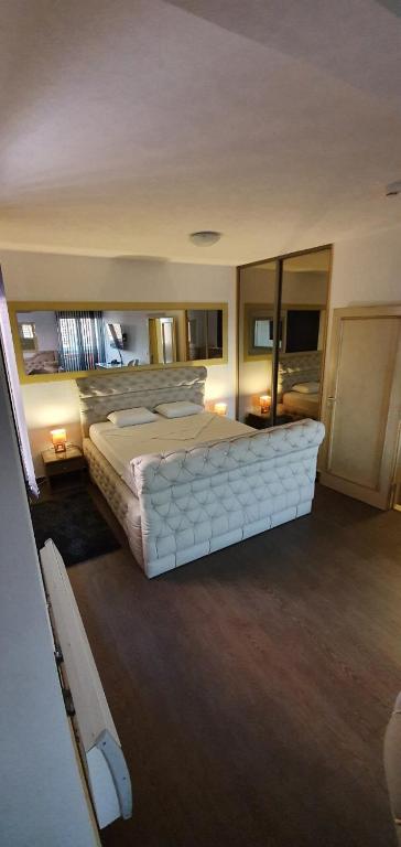 Postel nebo postele na pokoji v ubytování Olympic Wellness & Spa Hotel