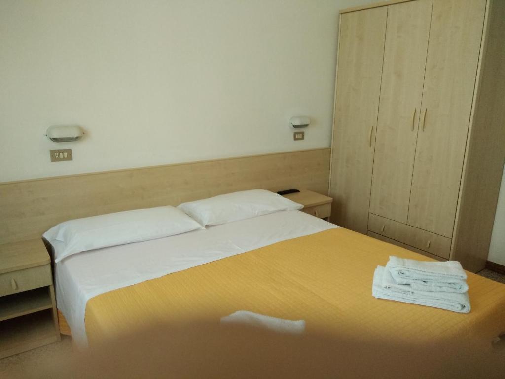 Postel nebo postele na pokoji v ubytování Hotel Niagara