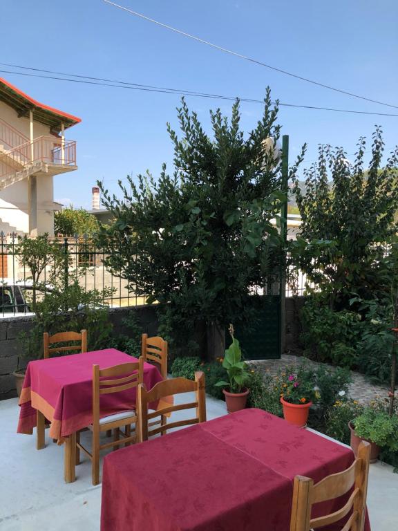 Imagen de la galería de Hotel Villa Ago, en Përmet