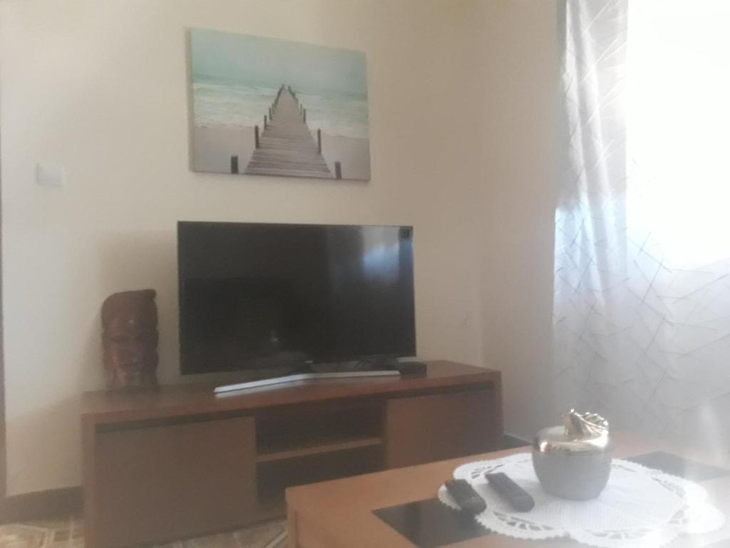 a living room with a tv and a coffee table at Serra Mar in Cruz de João Mendes
