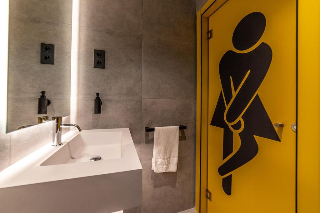 Koupelna v ubytování Petit Hostel La Latina