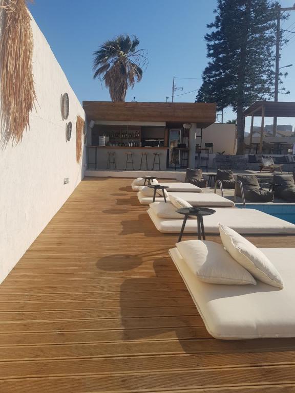 Basen w obiekcie Mira Living Concept Suites Adults Only lub w pobliżu