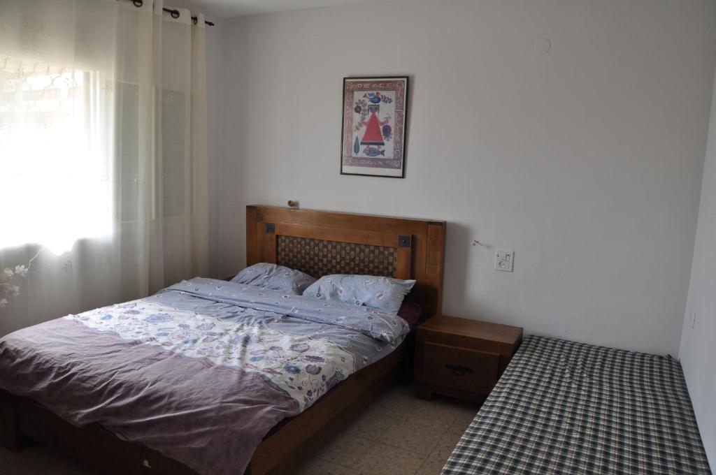 Postel nebo postele na pokoji v ubytování Guest House Neve Zohar Dead Sea