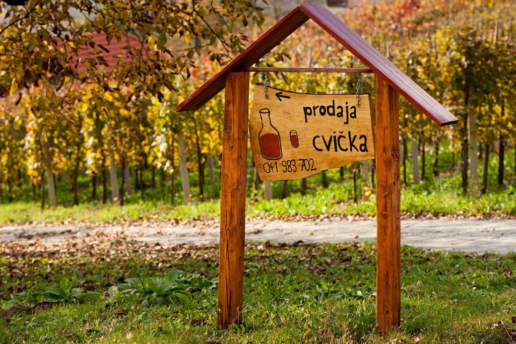 Vineyard Cottage Ucman - One-Bedroom Holiday Home With Balcony