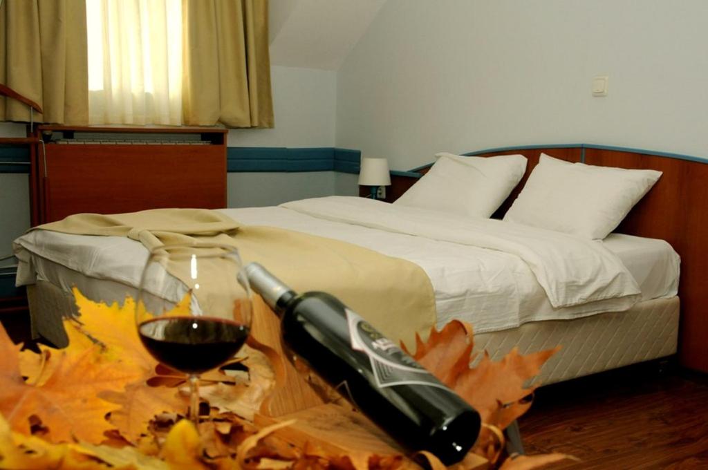 Postel nebo postele na pokoji v ubytování Hotel Tomce Sofka