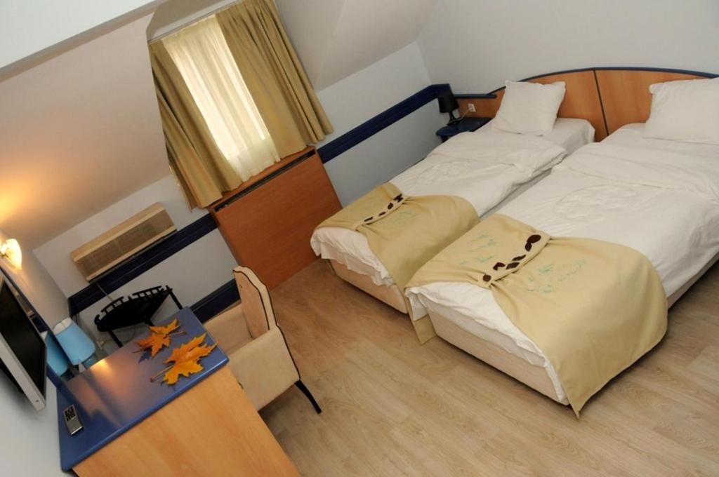 Postel nebo postele na pokoji v ubytování Hotel Tomce Sofka